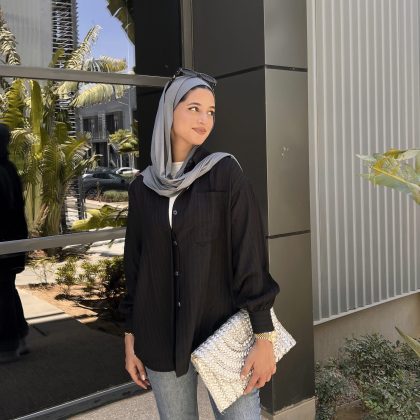 قميص أسود مقلم