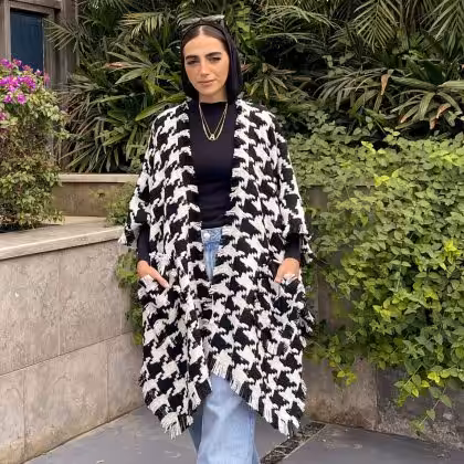 Black and white houndstooth cape shawl by Estringo Egyptian women's fashion